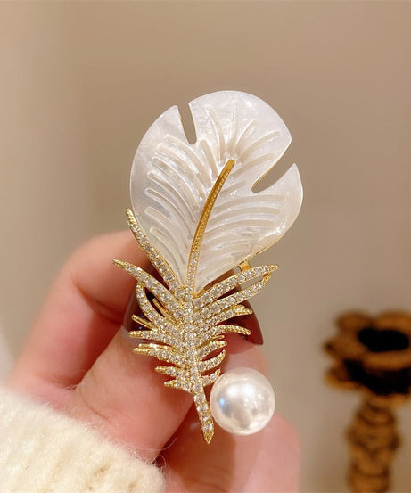 BroochNest
